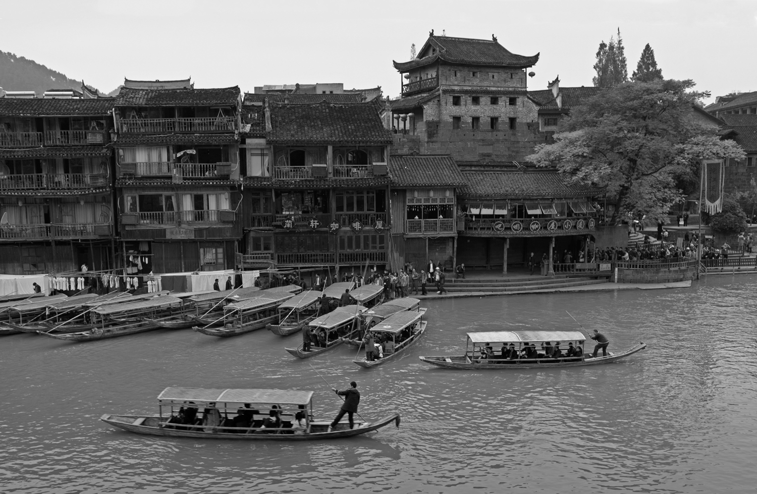 沱江泛舟