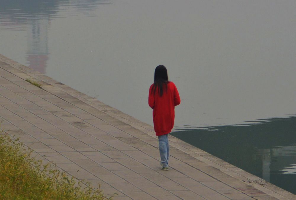 红衣少女