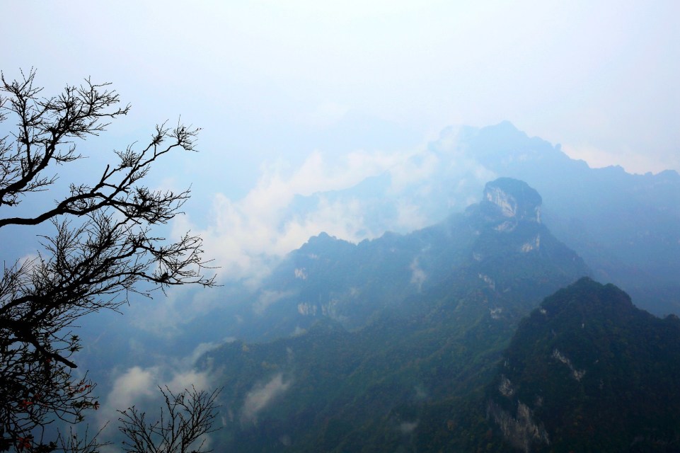 云雾中的天门山
