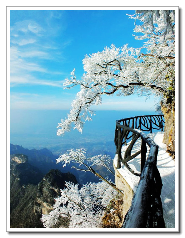 栈道雪景
