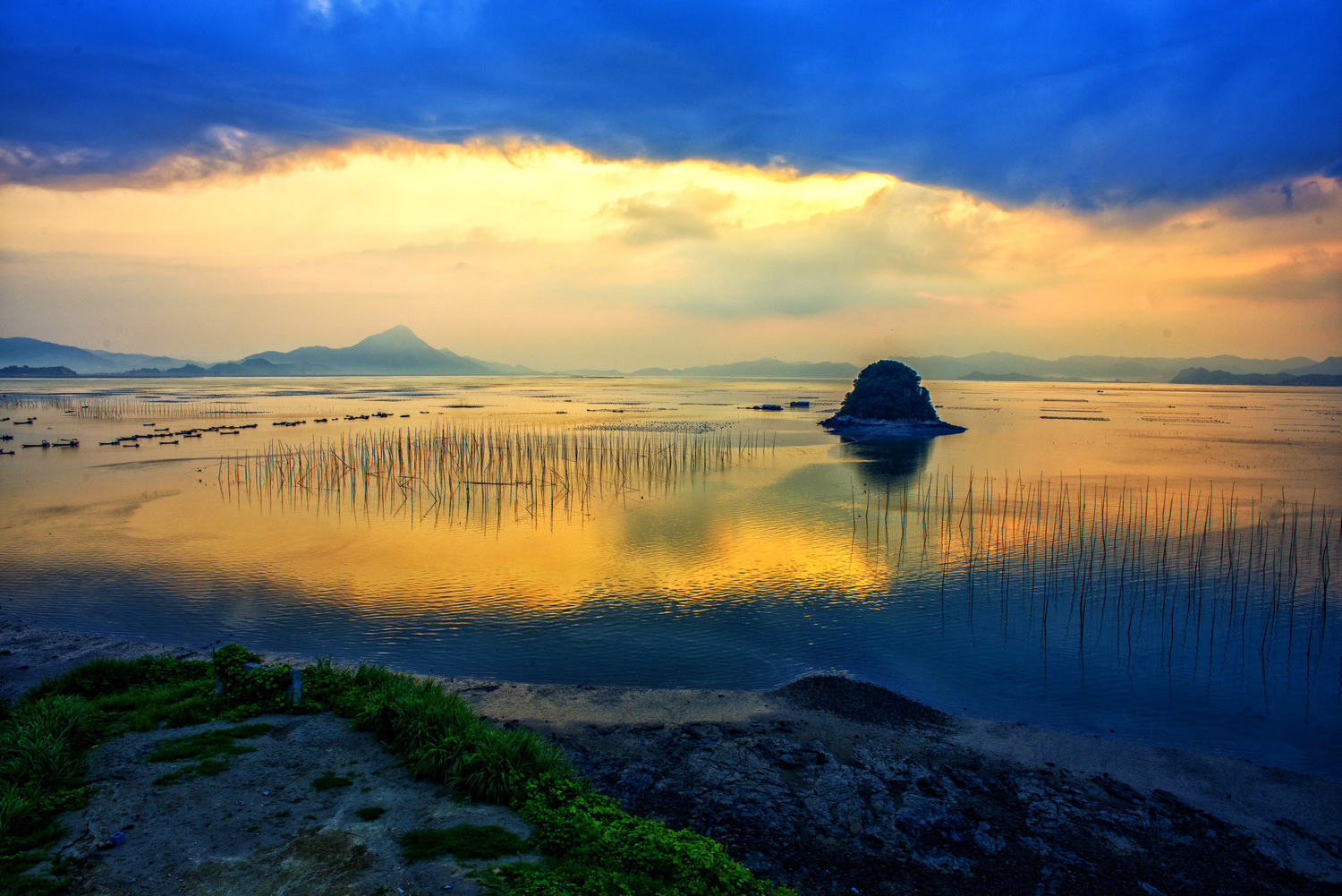 海面晨光