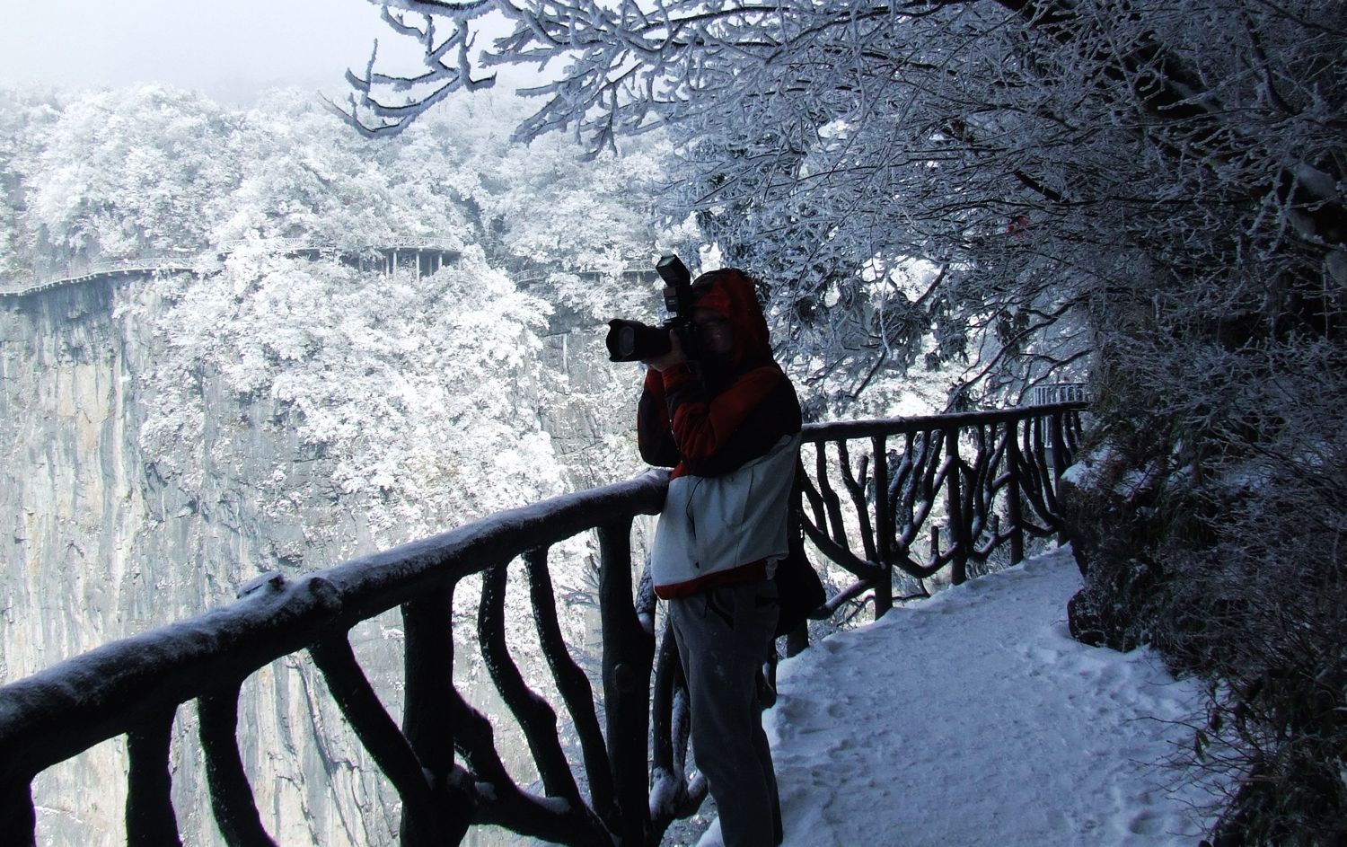 天门山雪景-9记录雪景的摄影爱好者