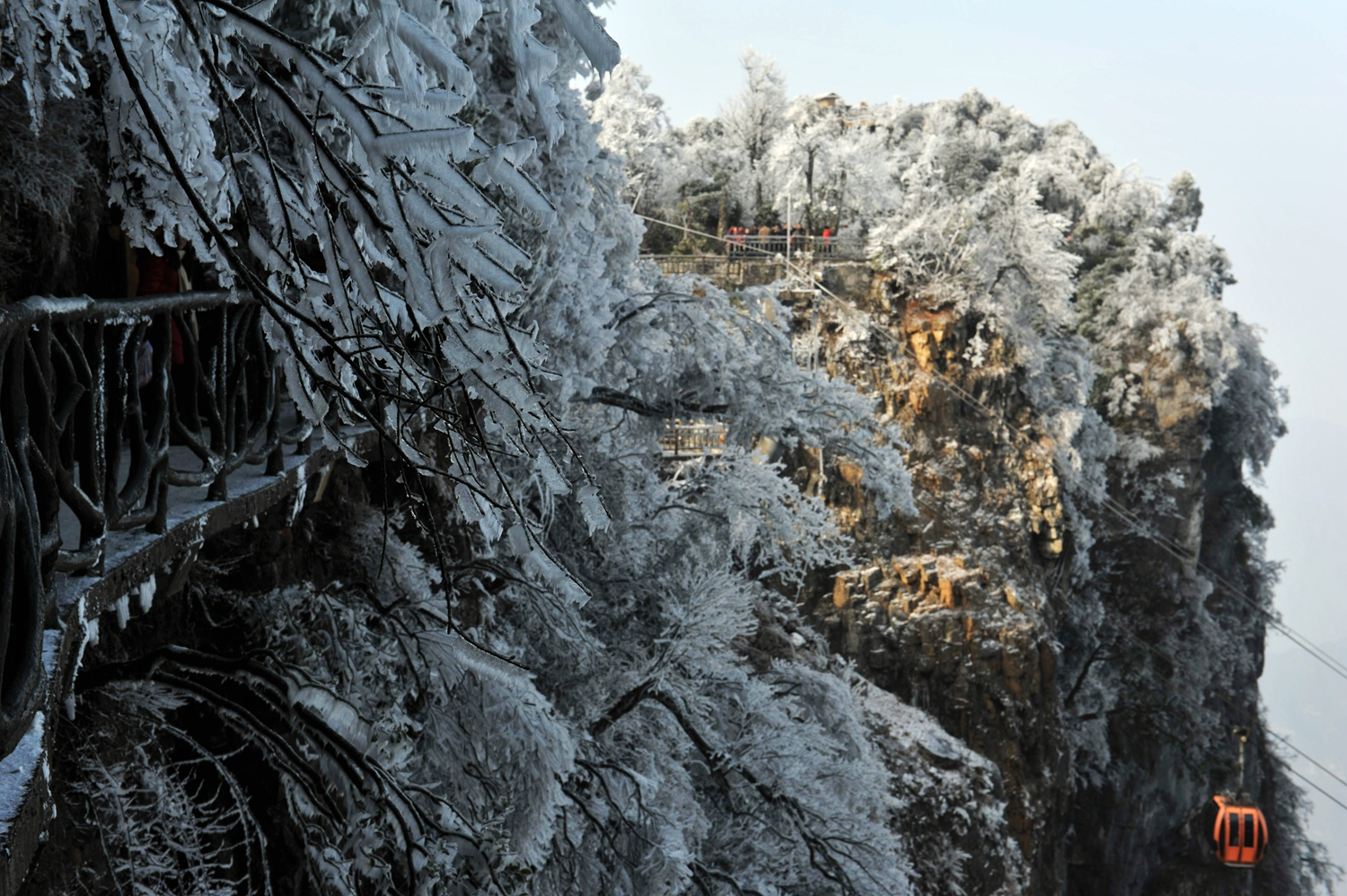 天门山雪景
