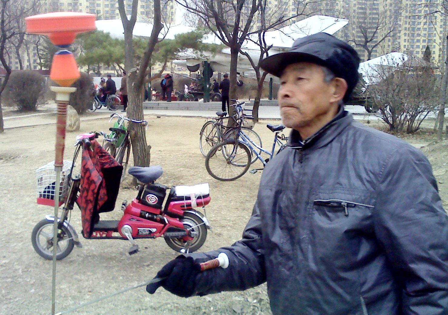 抖空竹