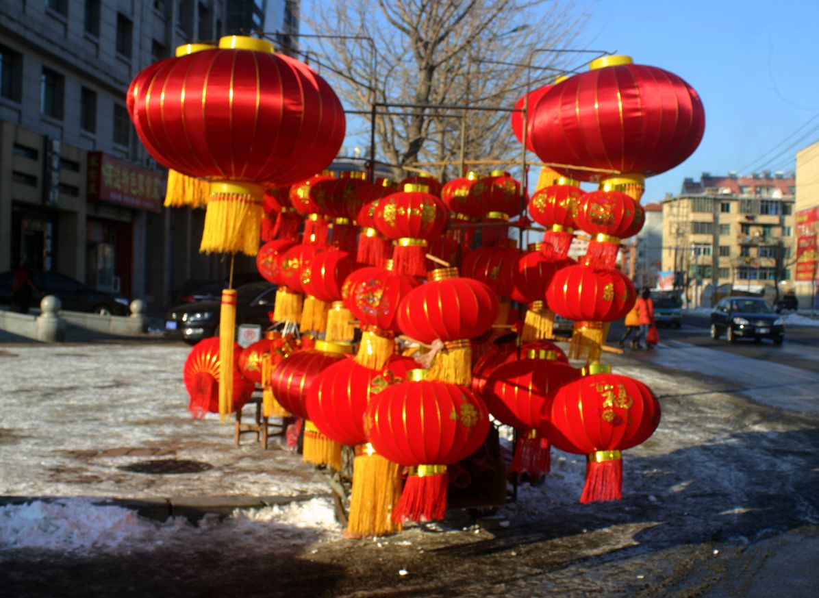 彩灯红彤彤