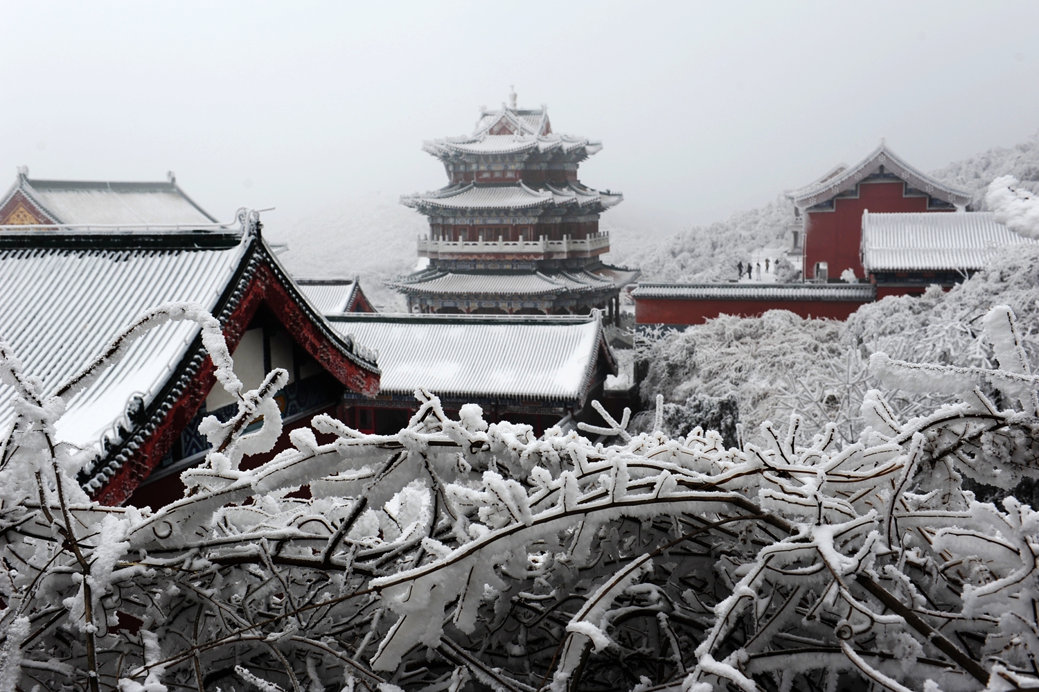 雪漫寺庙