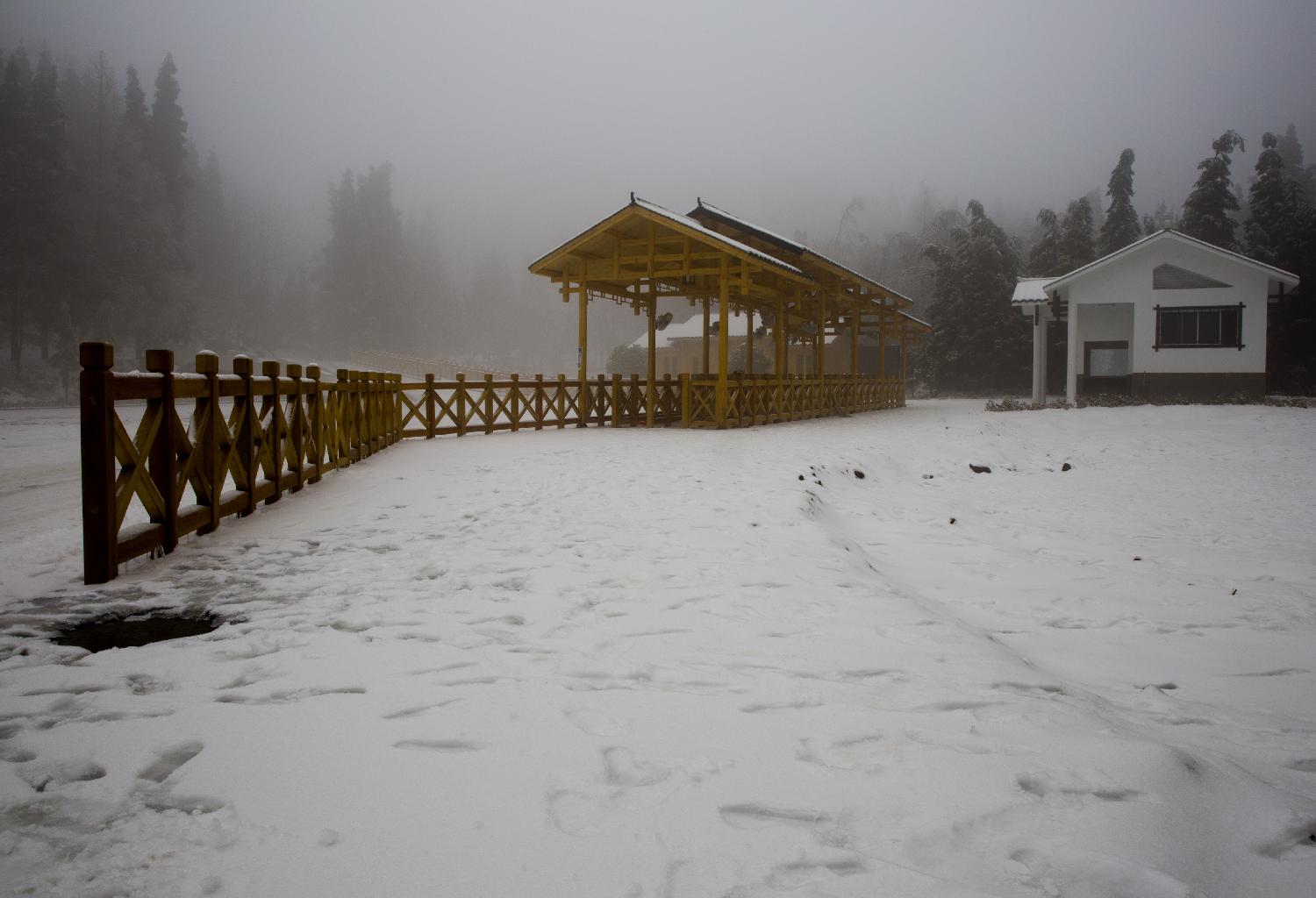 雪封天子山