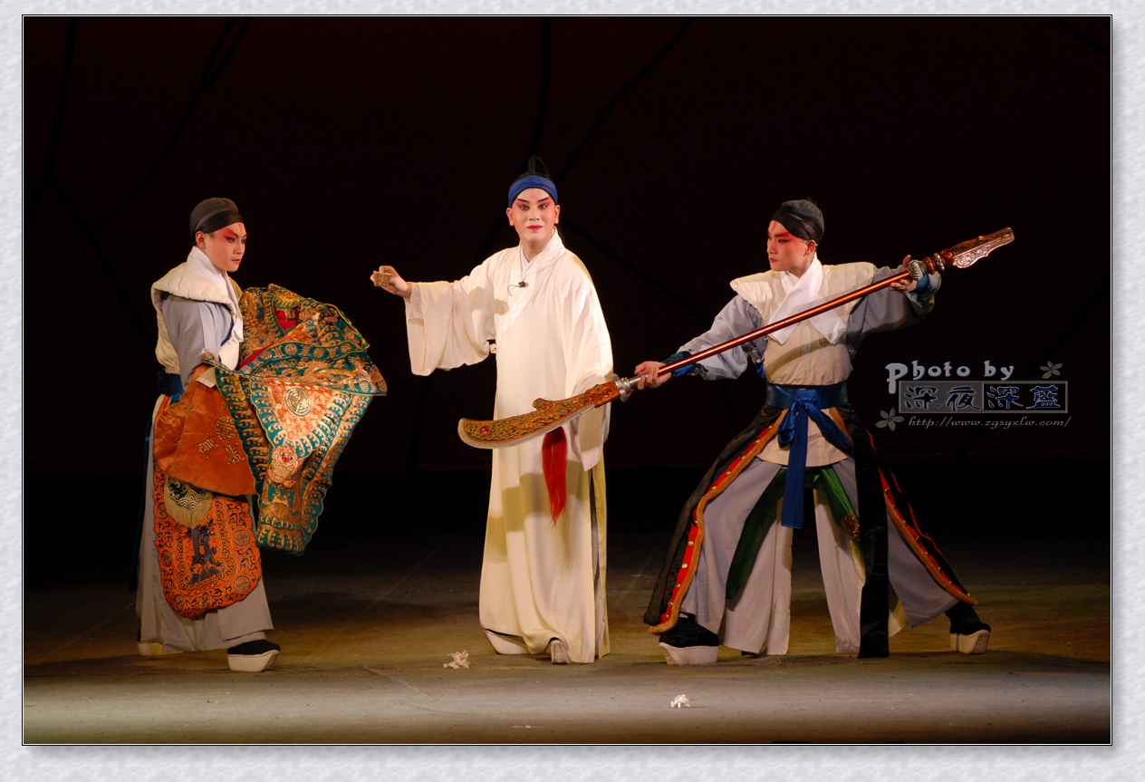 “汉卿，我终只合勾栏老去。”――昆曲《关汉卿》