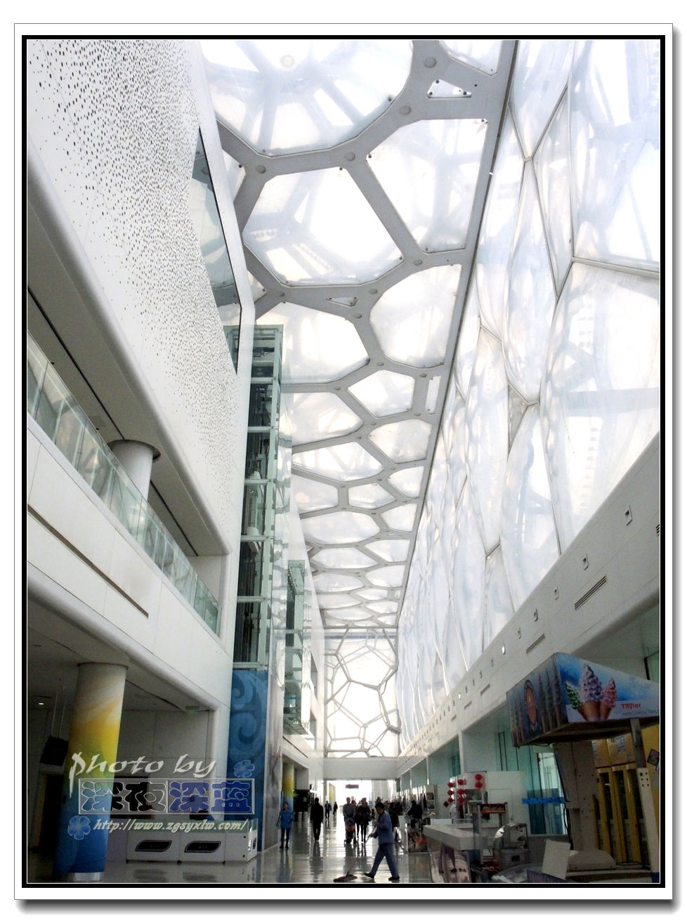 晶莹剔透水立方