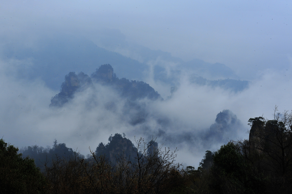 雨中天子山