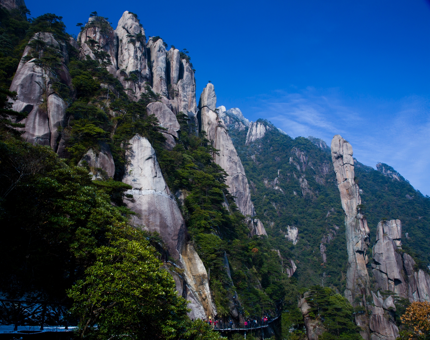 奇峰竞秀