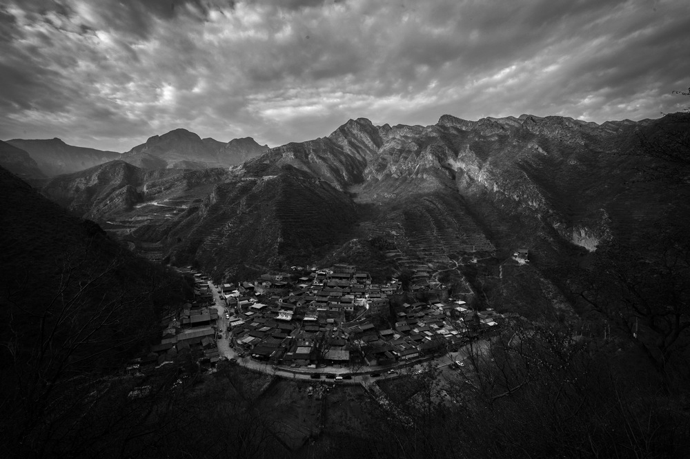 爨底下村全景图