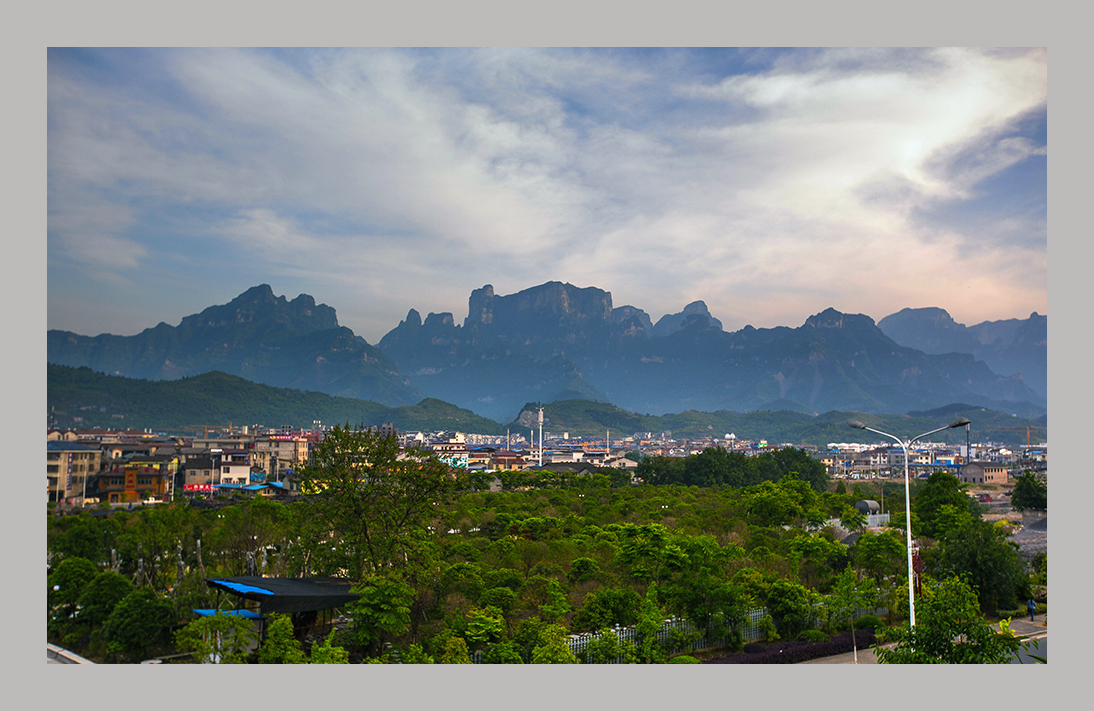 远眺天门山