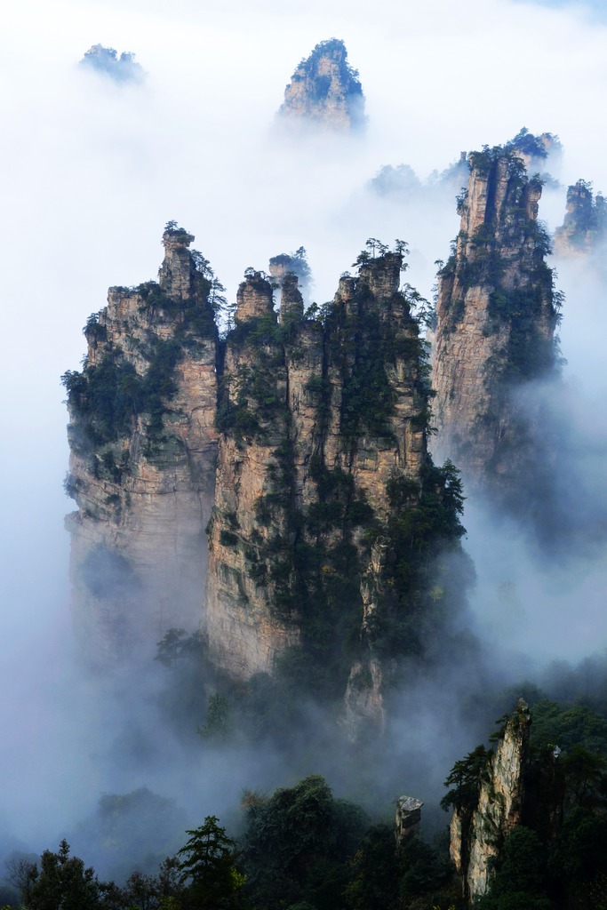 云湧奇峰