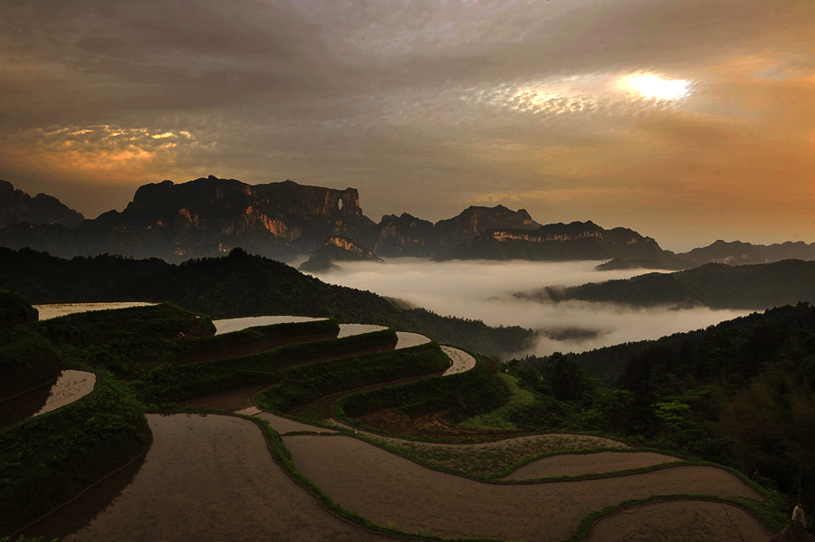 天门山晨景