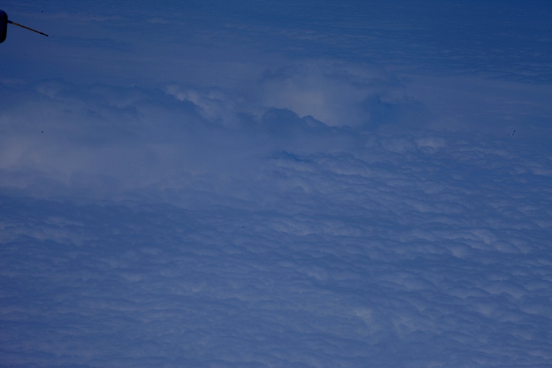 飞机上面拍天空
