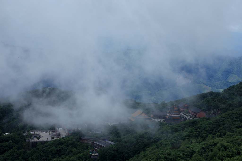 天门寺吐雾
