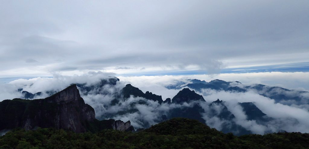 家乡那山那云