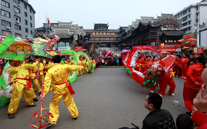 双龙闹府城