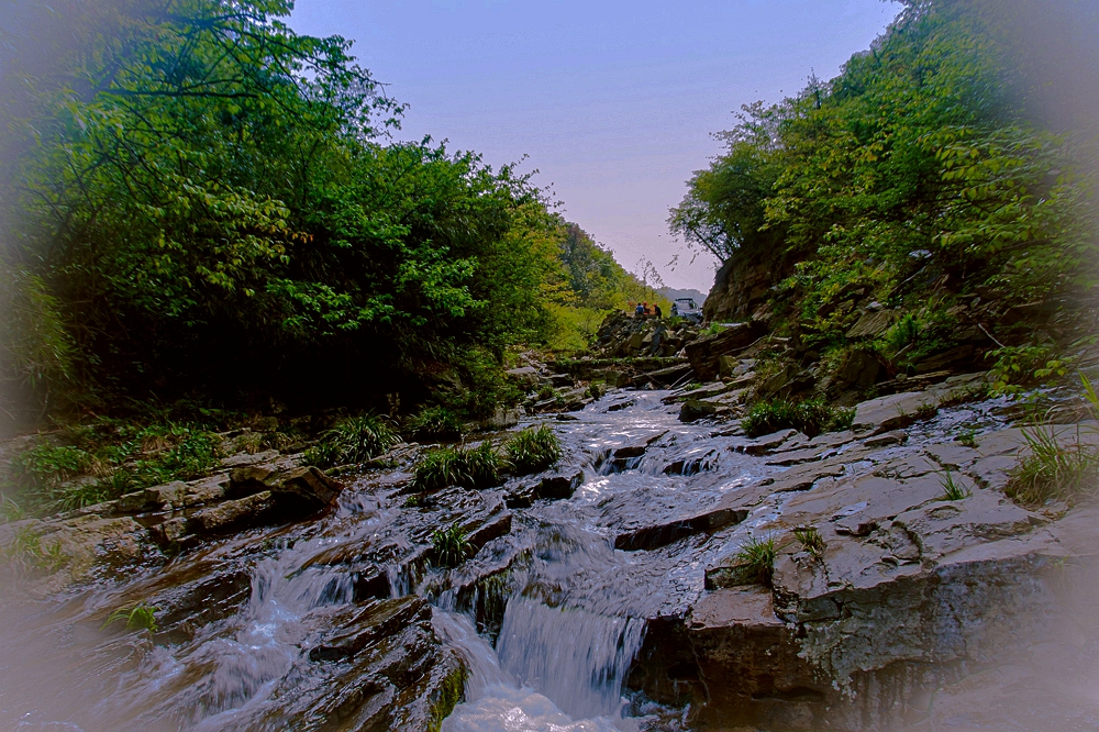 八大公山水潺潺