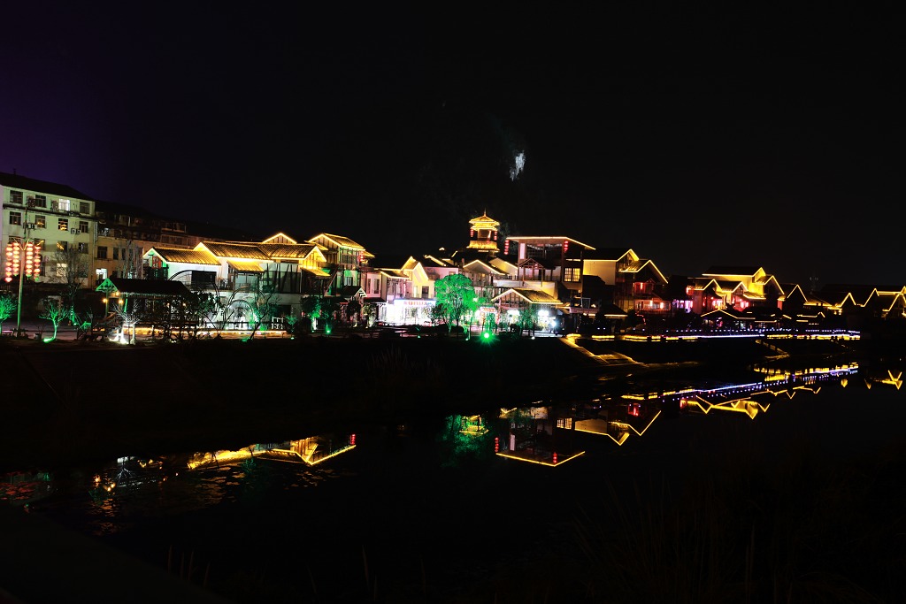 溪布街夜色