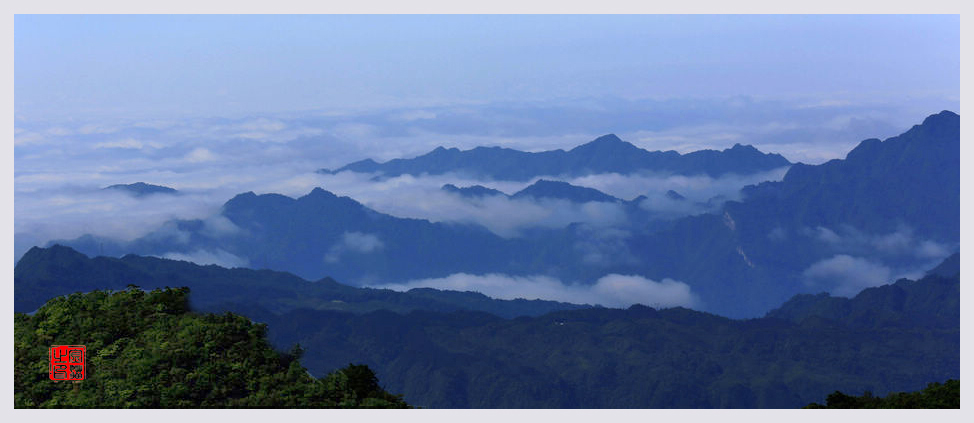 远眺群山