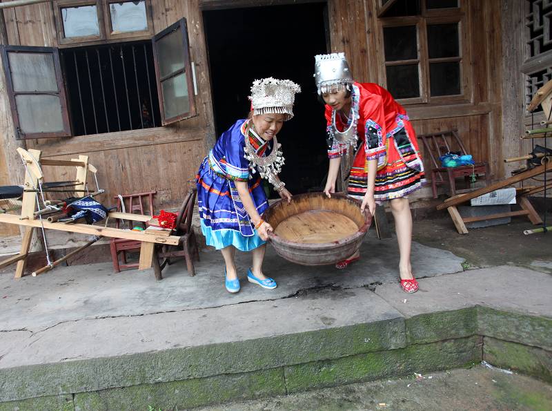 邦奶奶倒洗脚水
