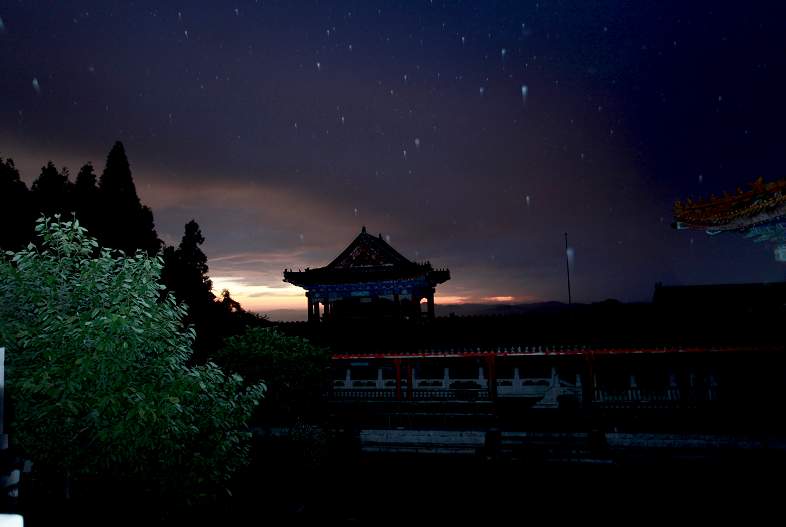 清晨天门山寺