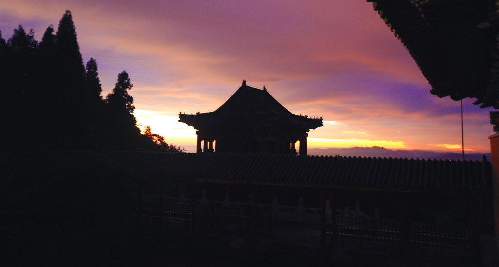 天门山寺的早晨