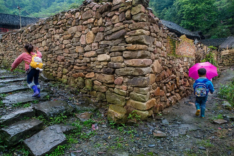 在那遥远的小山村