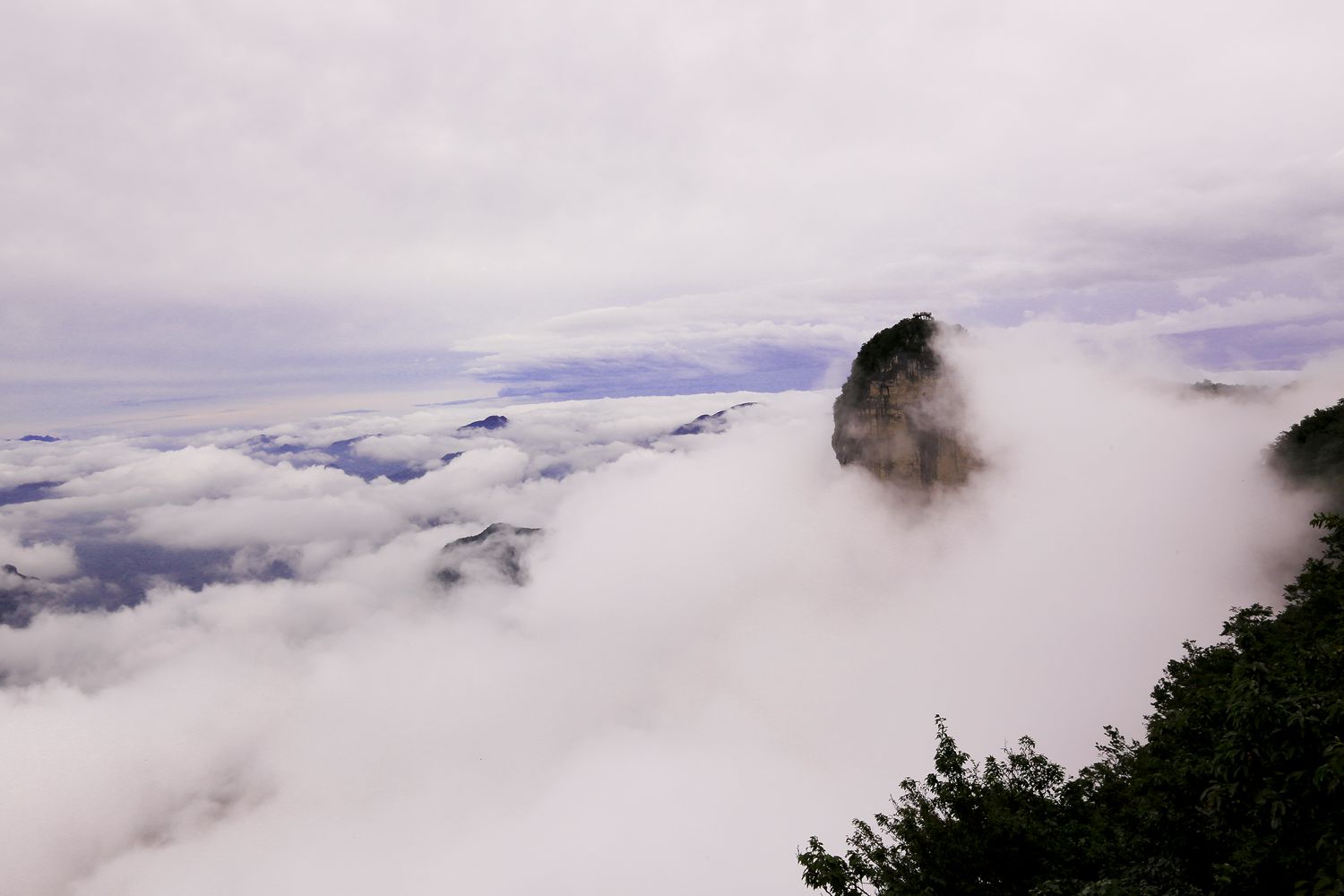 雾绕天门山