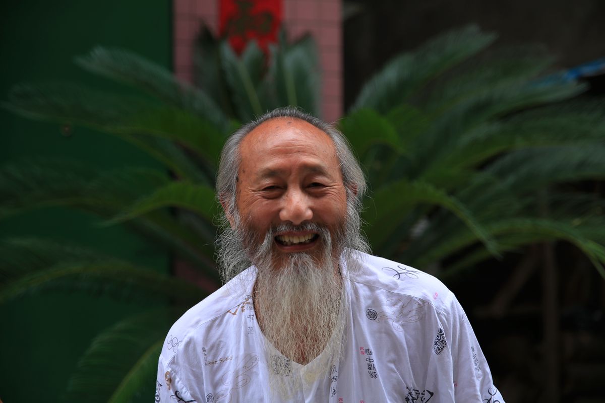 辛福老人