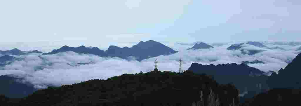 天门山白云飘