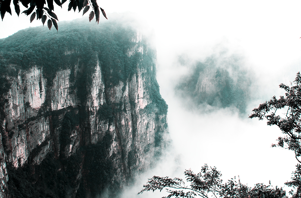 雾锁天门山