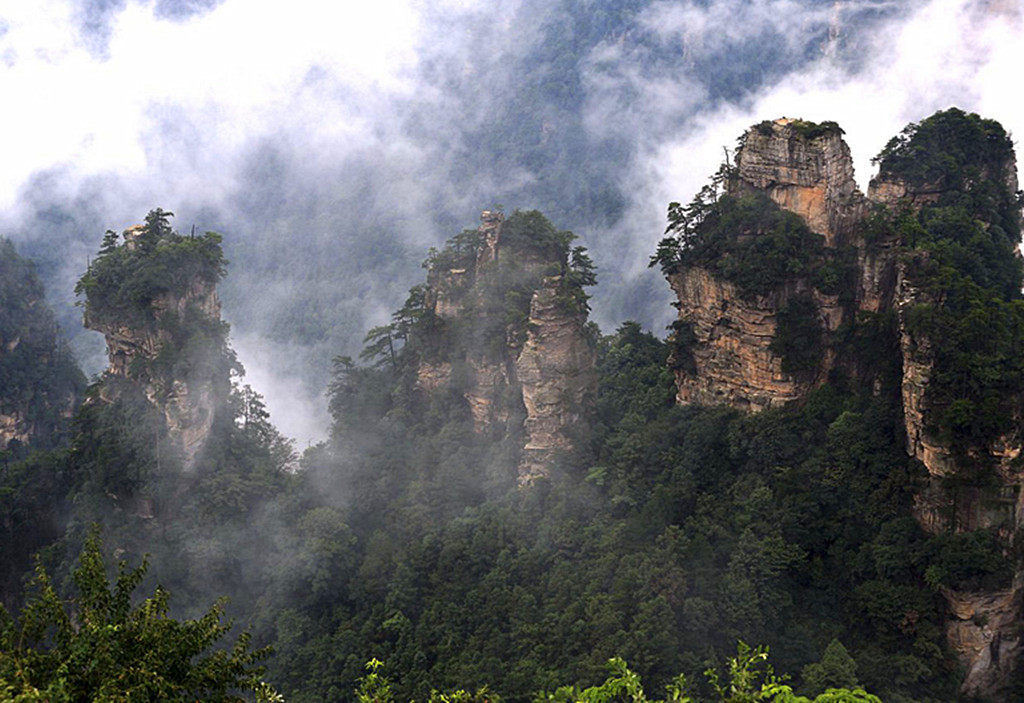 雾绕奇山