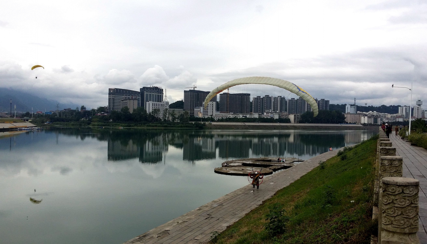 南门即景