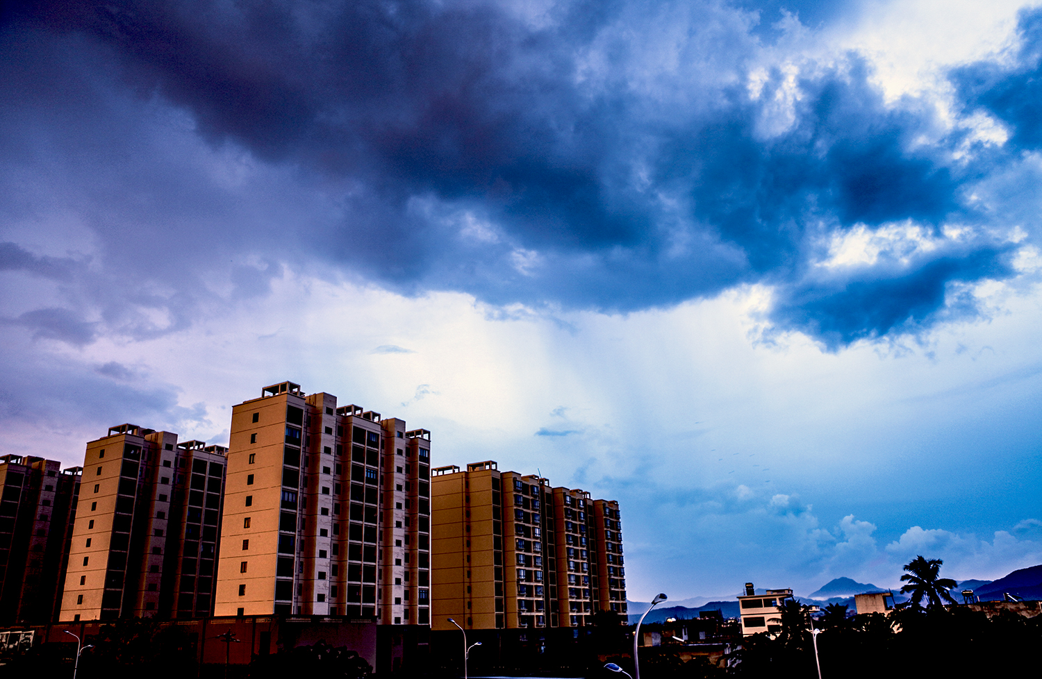 《风雨欲来》