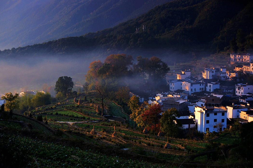 秋染山村