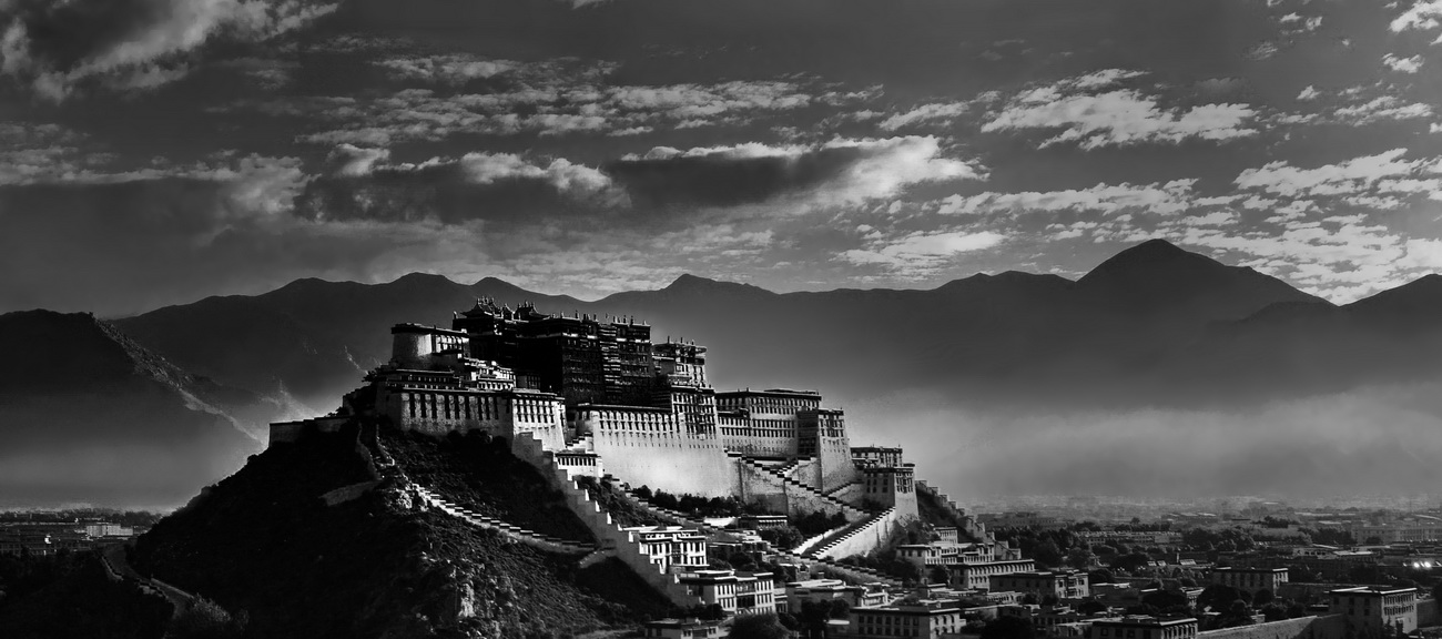 布达拉宫晨早