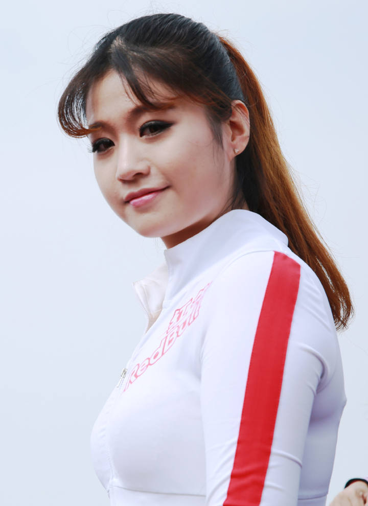 红牛美女