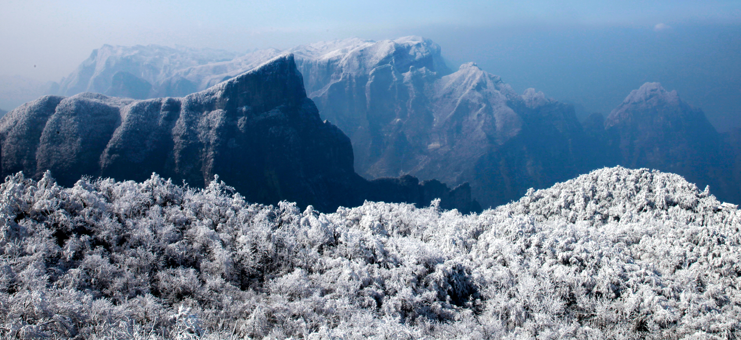 天门山雪韵