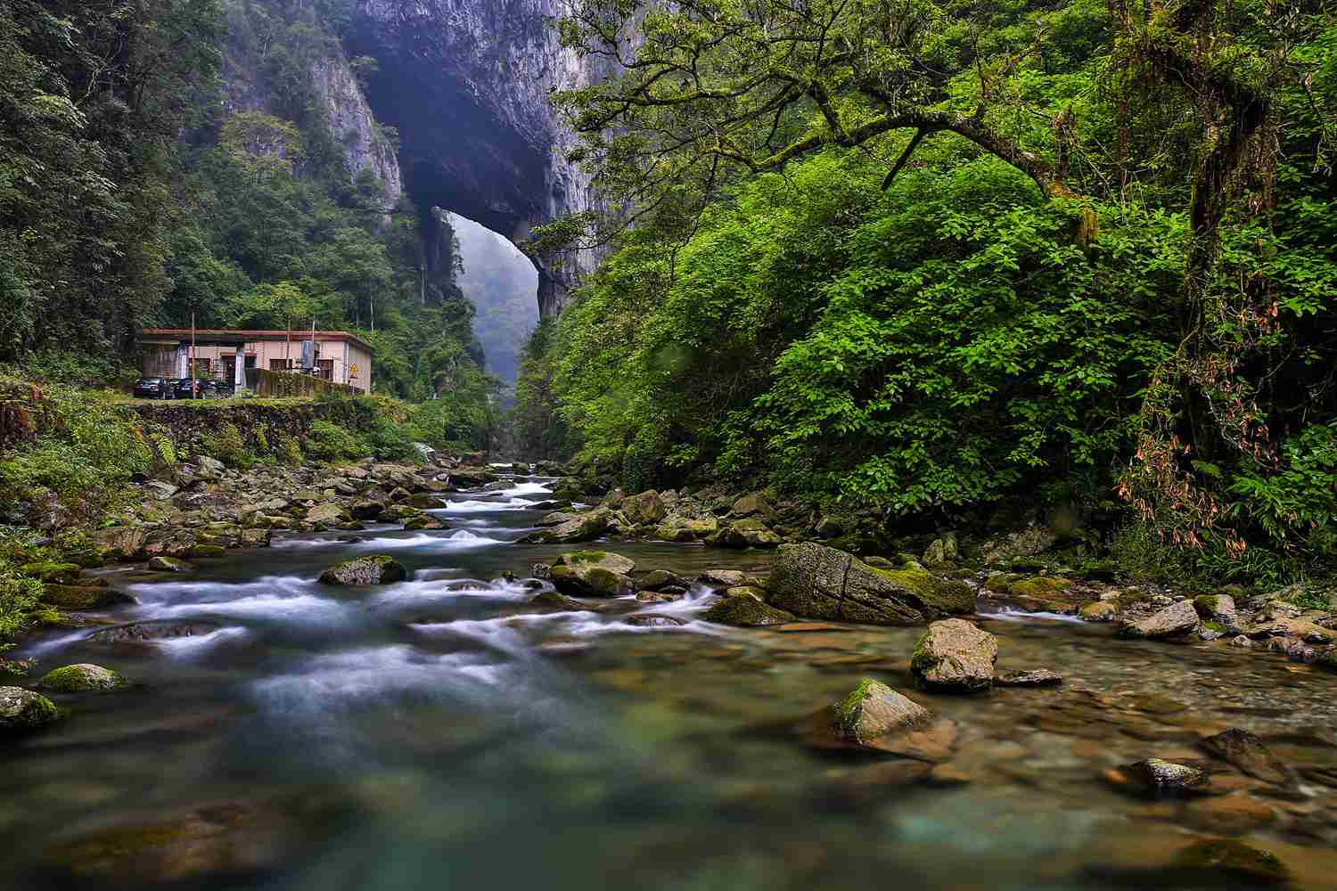 穿洞峡