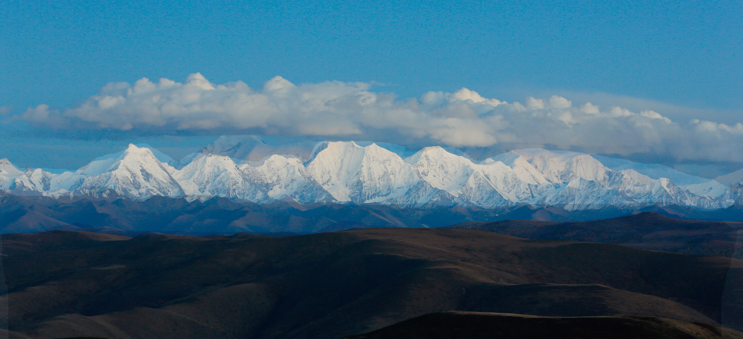贡嘎山雪景