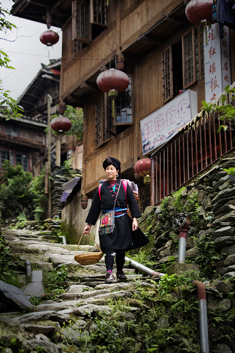 提蓝小卖的瑶家妇女