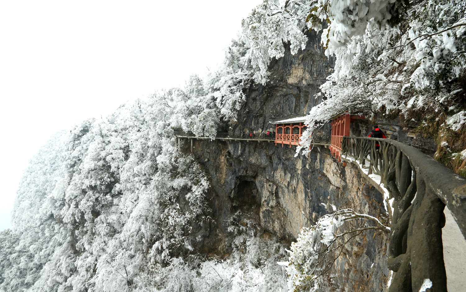 天门山雪景