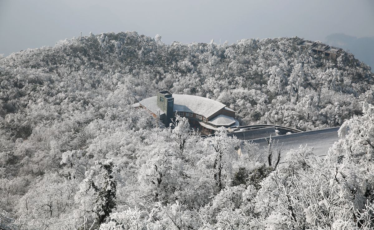 天门山雪韵
