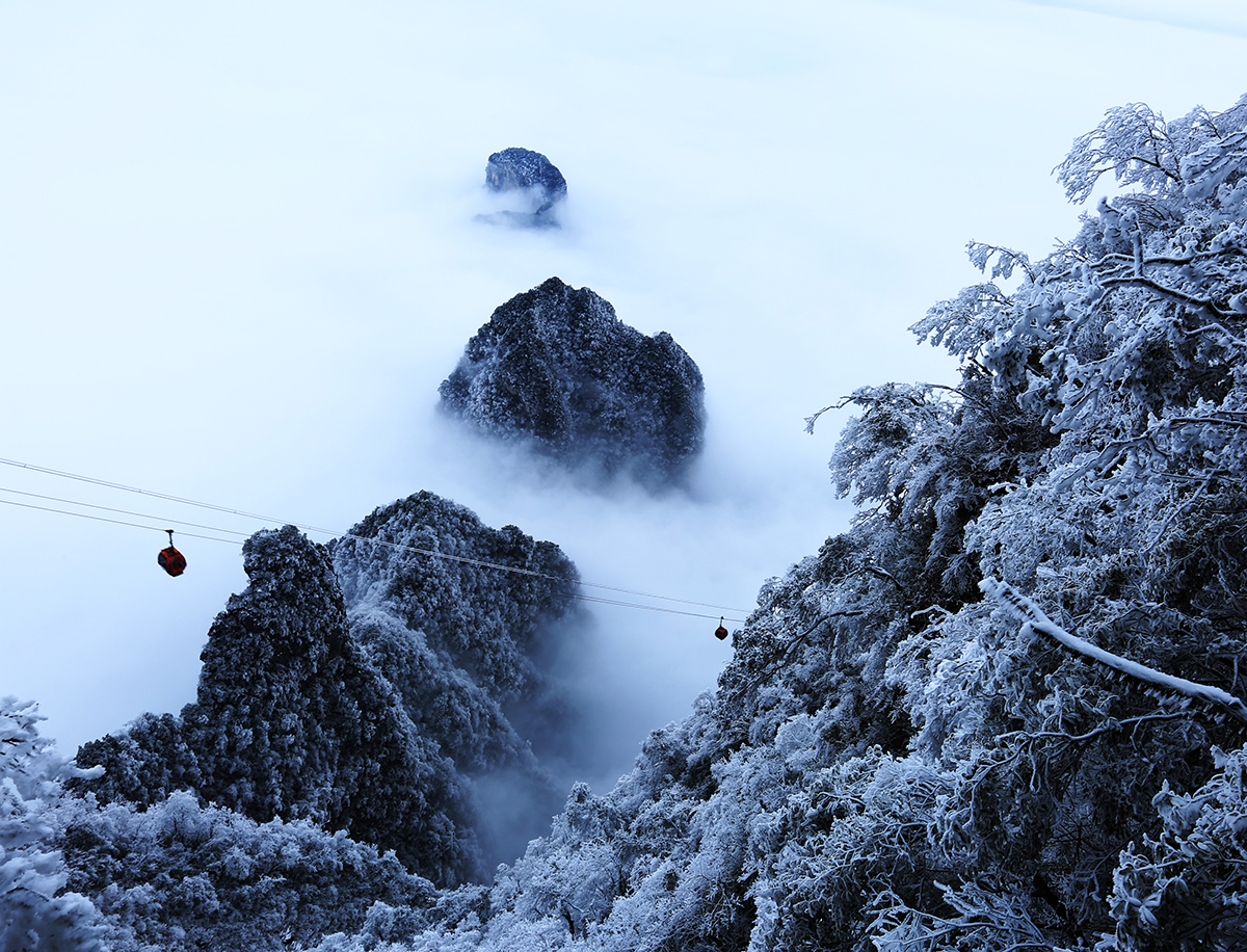 天门山雪韵