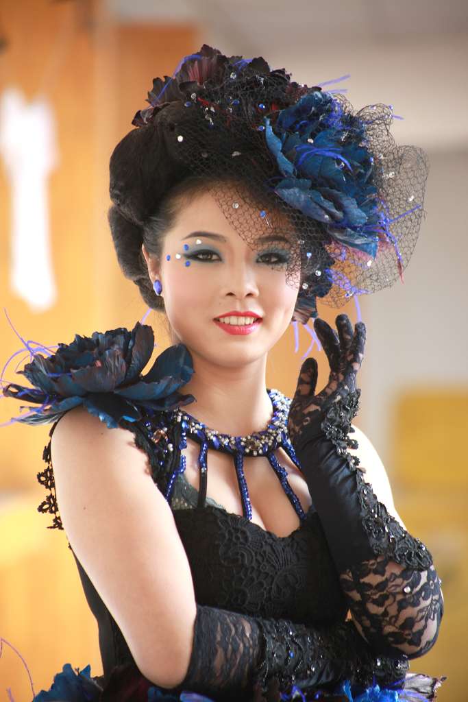 玲丽彩装