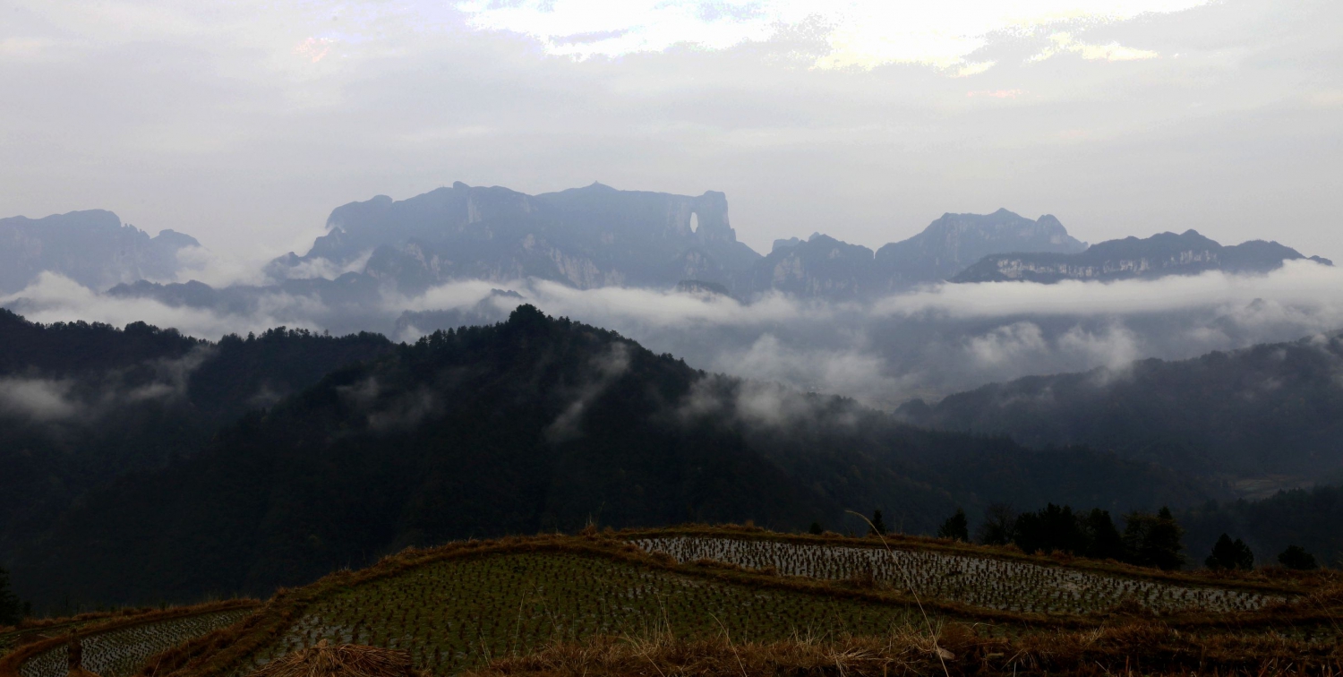 云雾缭绕天门山