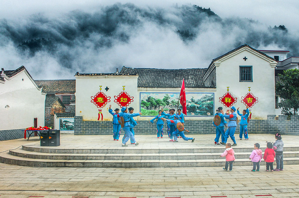 山村大舞台